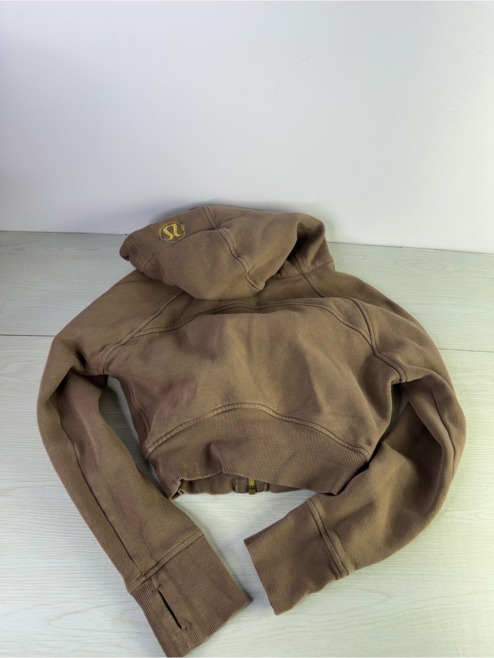 Lululemon Scuba Full-Zip Cropped Hoodie taupetastic with gold hardware size 2 - Picture 2 of 5